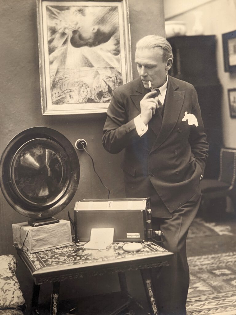 Der Schriftsteller Hanns Heinz Ewers um 1921,